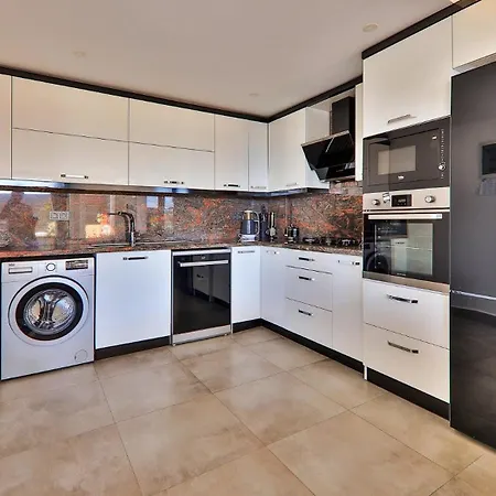 4 Bedroom With Private Pool Near *