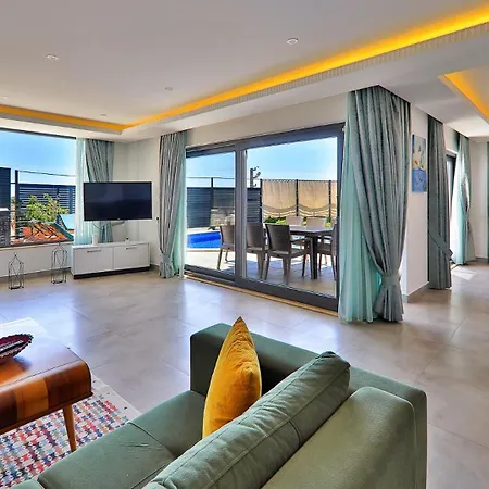 4 Bedroom With Private Pool Near Villa