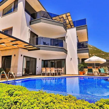 4 Bedroom With Private Pool Near *