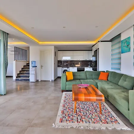4 Bedroom With Private Pool Near