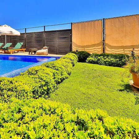 4 Bedroom With Private Pool Near