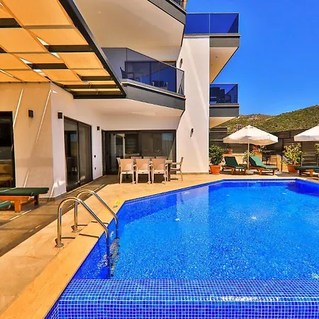 4 Bedroom With Private Pool Near Villa *