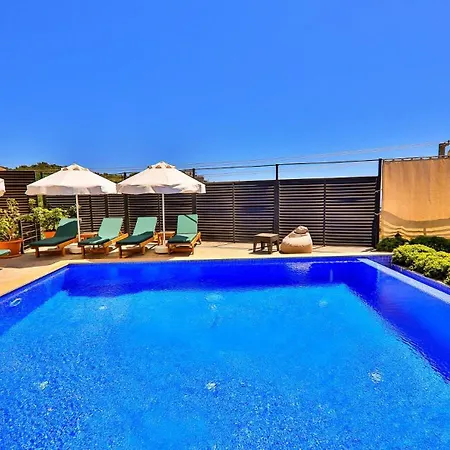 4 Bedroom With Private Pool Near Vila