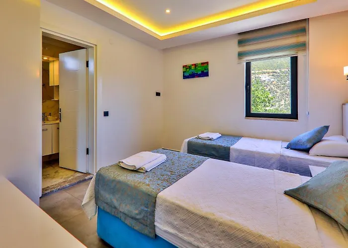 4 Bedroom With Private Pool Near * كالكان