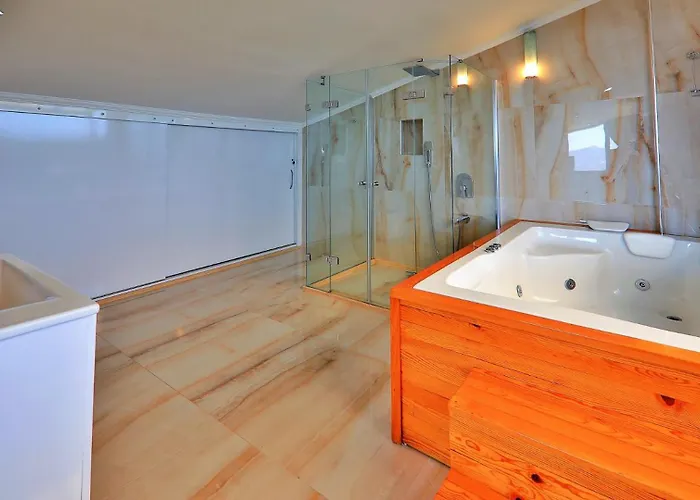 فيلة 4 Bedroom With Private Pool Near