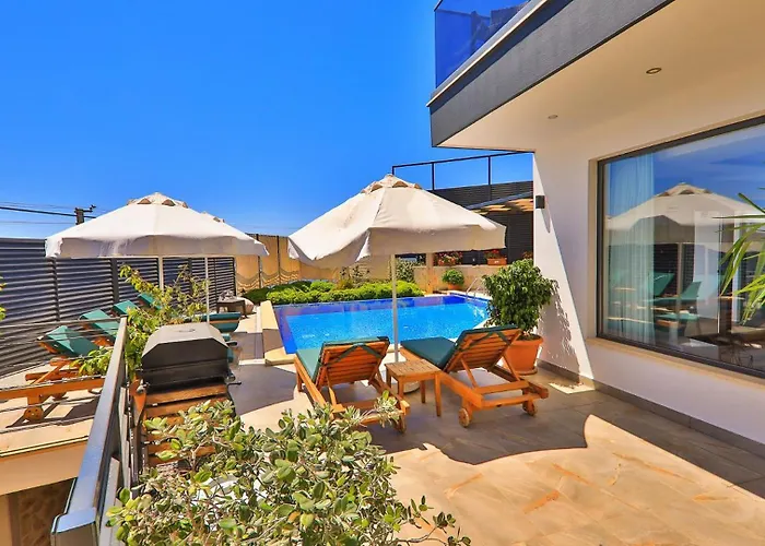 4 Bedroom With Private Pool Near فيلة كالكان