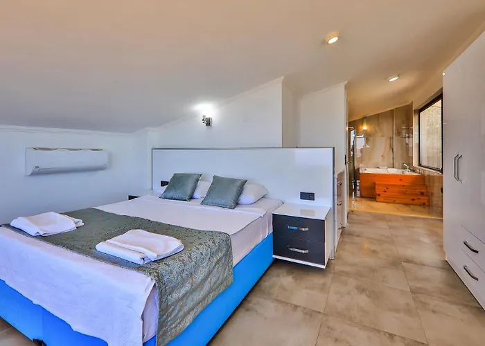 4 Bedroom With Private Pool Near *