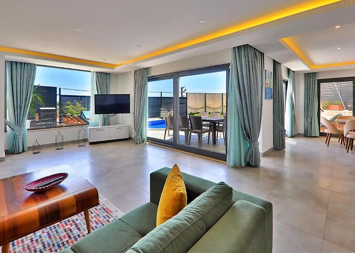 4 Bedroom With Private Pool Near فيلة