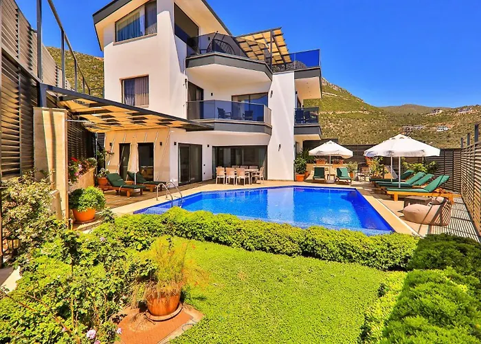 فيلة 4 Bedroom With Private Pool Near *