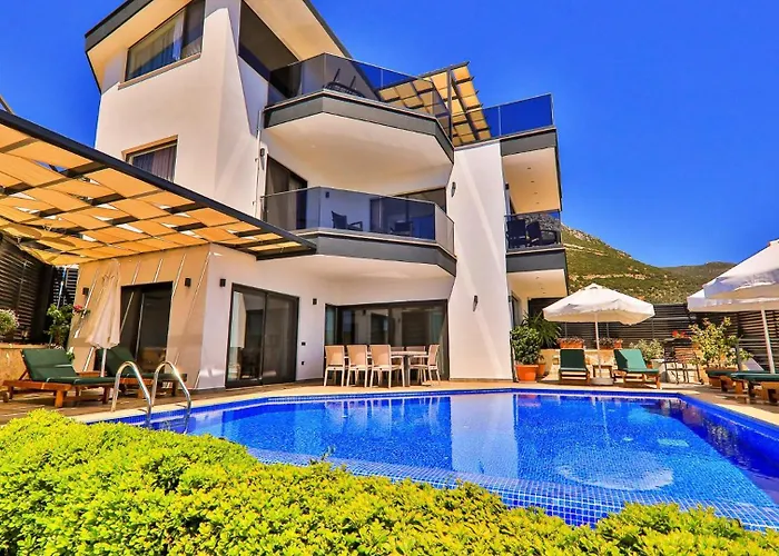 4 Bedroom With Private Pool Near *