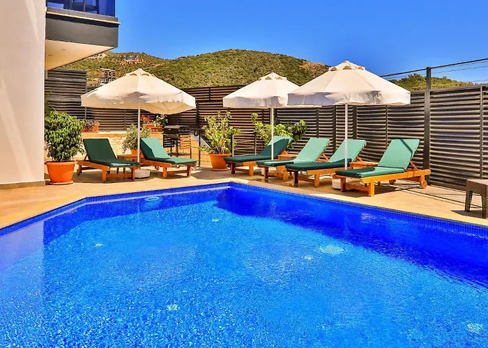 فيلة 4 Bedroom With Private Pool Near كالكان