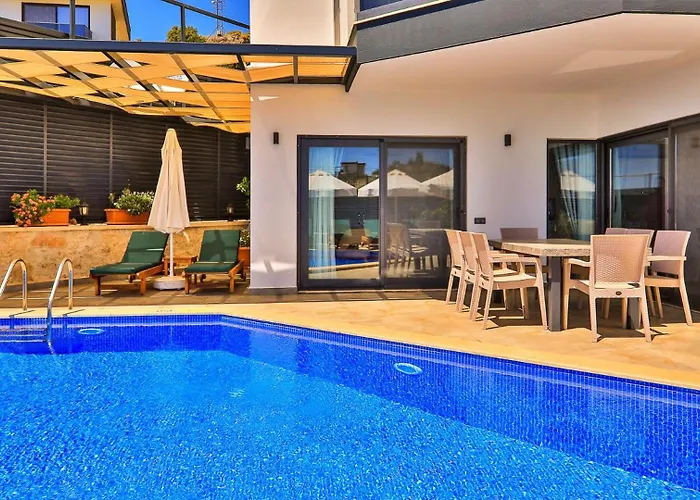 4 Bedroom With Private Pool Near فيلة كالكان