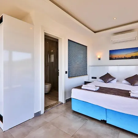 4 Bedroom With Private Pool Near וילה