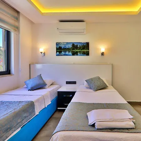 4 Bedroom With Private Pool Near וילה *